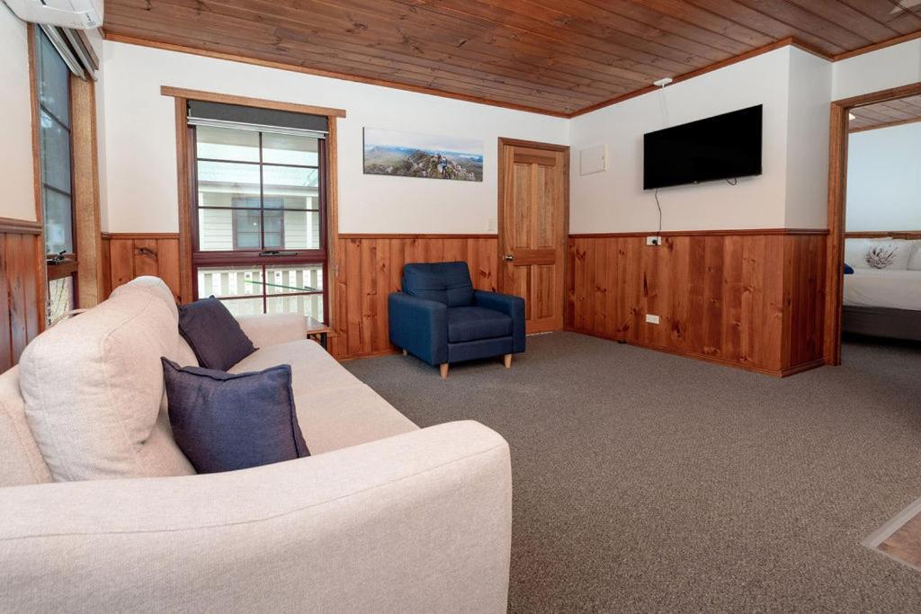 Kitty'S Cottages - Managed By Big4 Strahan Holiday Retreat Экстерьер фото