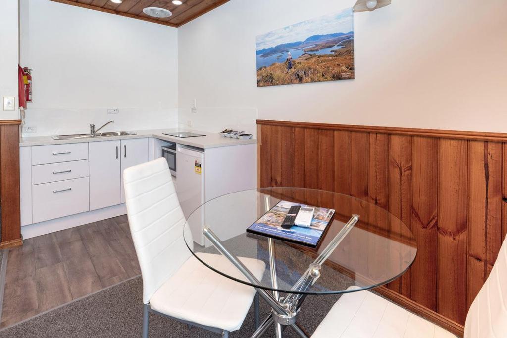 Kitty'S Cottages - Managed By Big4 Strahan Holiday Retreat Экстерьер фото
